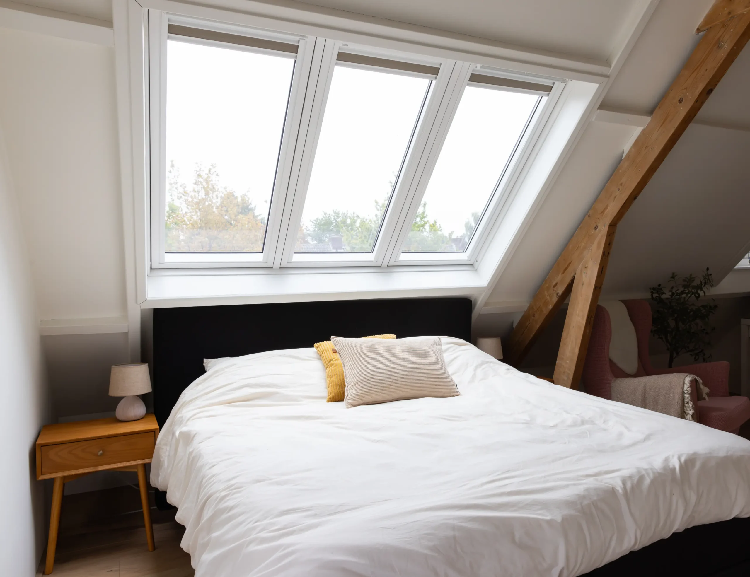 Extra slaapkamer op zolder met groot dakraam